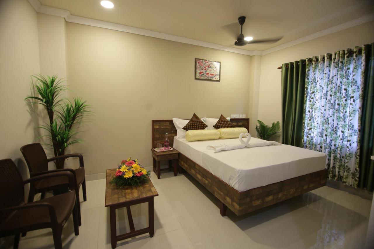Mirage Residency Hotel Kochi Bagian luar foto