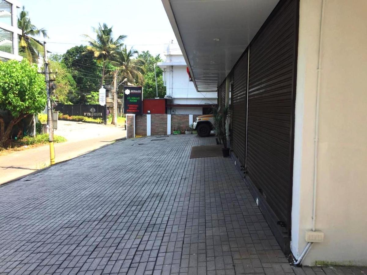 Mirage Residency Hotel Kochi Bagian luar foto