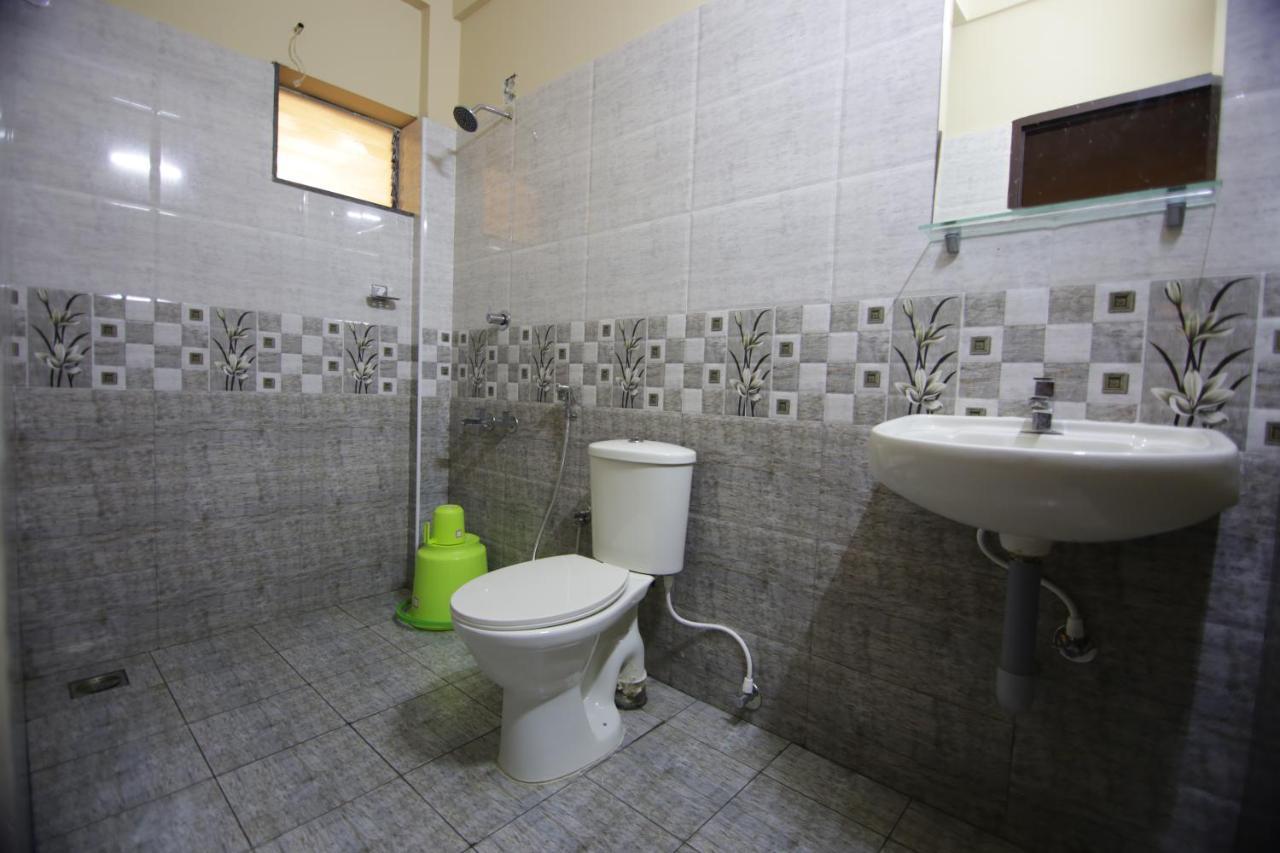 Mirage Residency Hotel Kochi Bagian luar foto